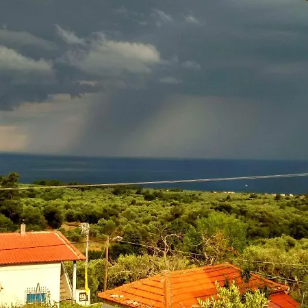Montagna E Mare Apartman Kaliráhi