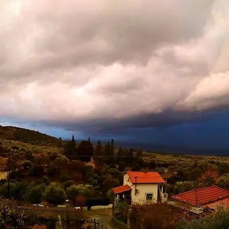Montagna E Mare Apartman Kaliráhi